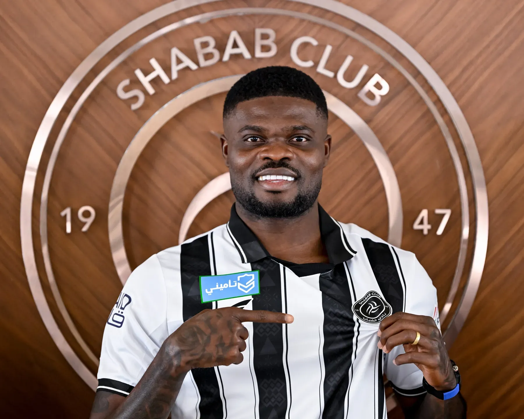 Oficial: Ex-Arsenal e Atlético de Madrid na Arábia Saudita